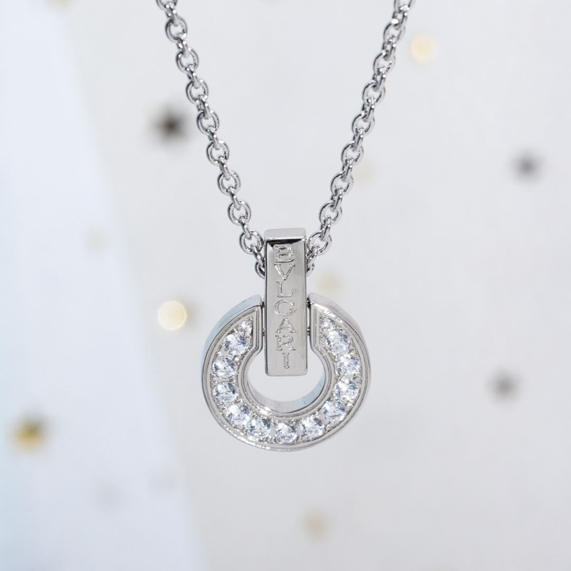 Bo*te*ga venenta necklaces